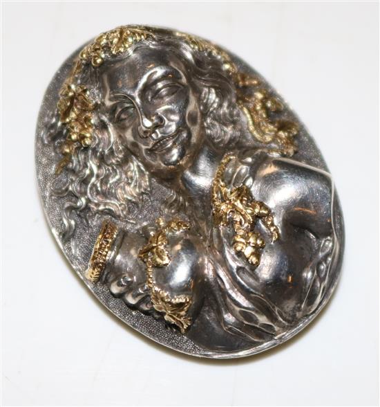 Figural brooch of lady(-)